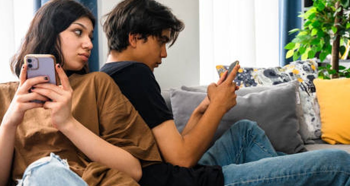6 Ciri Pasangan Dingin Dan Tidak Hadir Secara Emosional