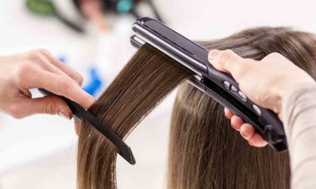 Mencatok Rambut Setiap Hari, Apakah Dampaknya Berbahaya?