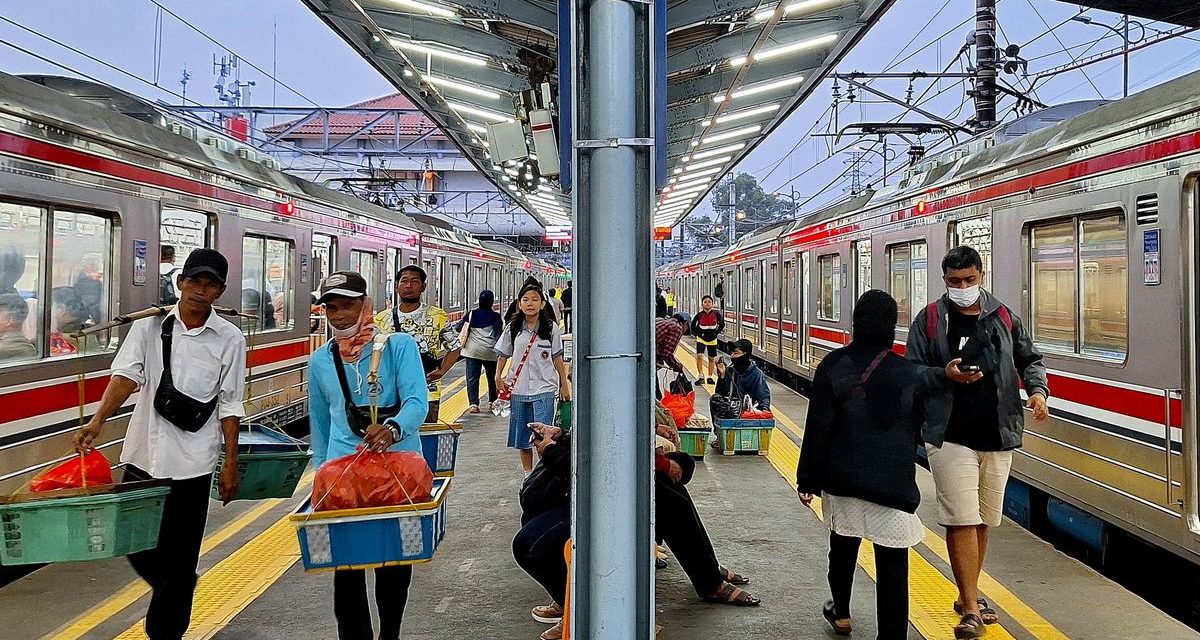 Liburan Hemat Menggunakan Kereta Api Lokal Untuk Traveling