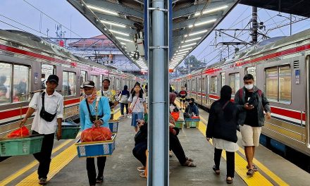 Liburan Hemat Menggunakan Kereta Api Lokal Untuk Traveling