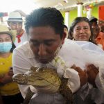 Unik! Walikota Meksiko Nikahi Buaya Betina Demi Kemakmuran